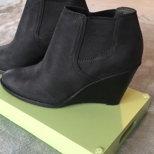 🦎 Cole Haan Wedge Booties